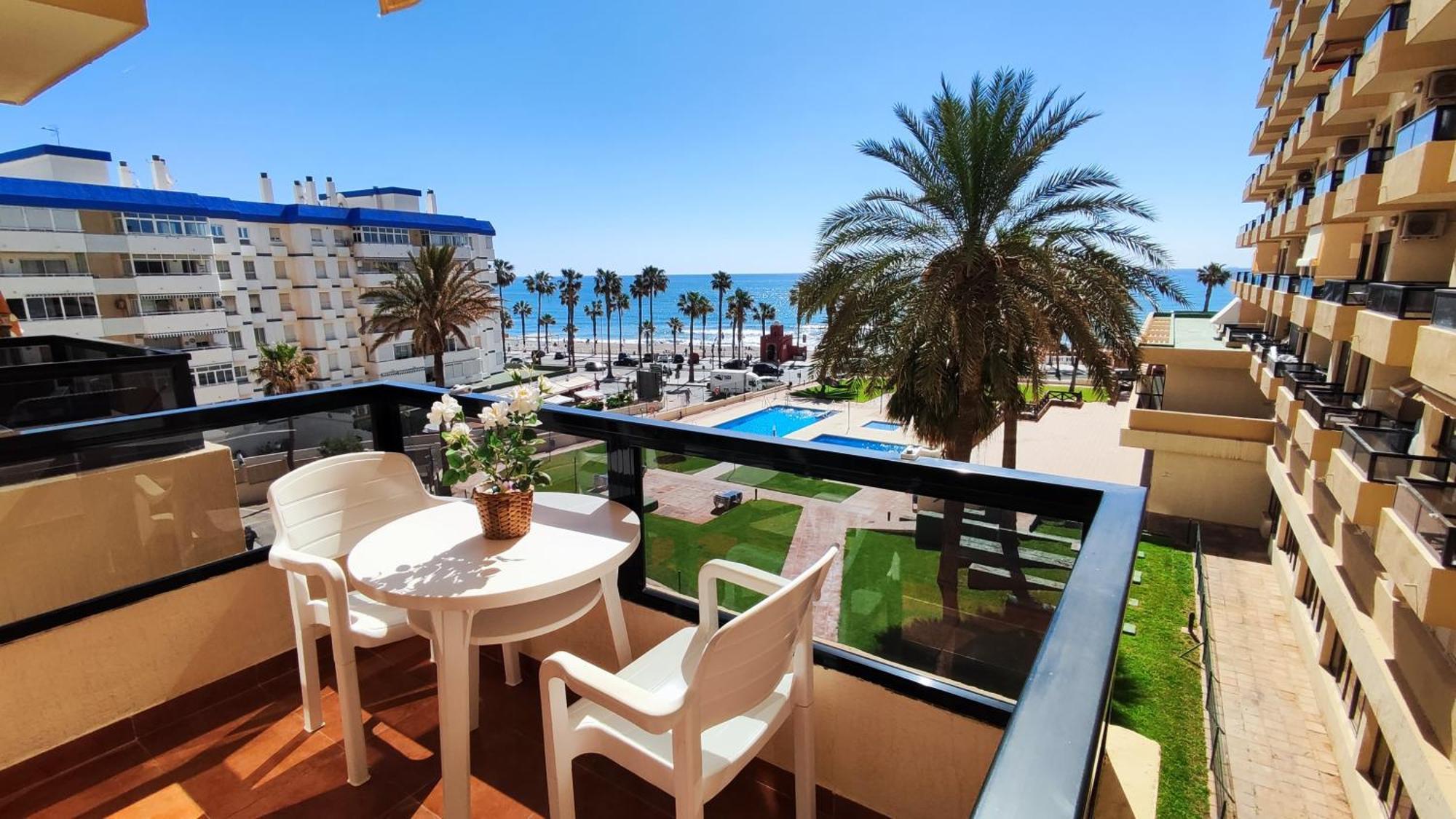 בנאלמדנה Aloha Playa Apartment With Ocean Views And Pools מראה חיצוני תמונה