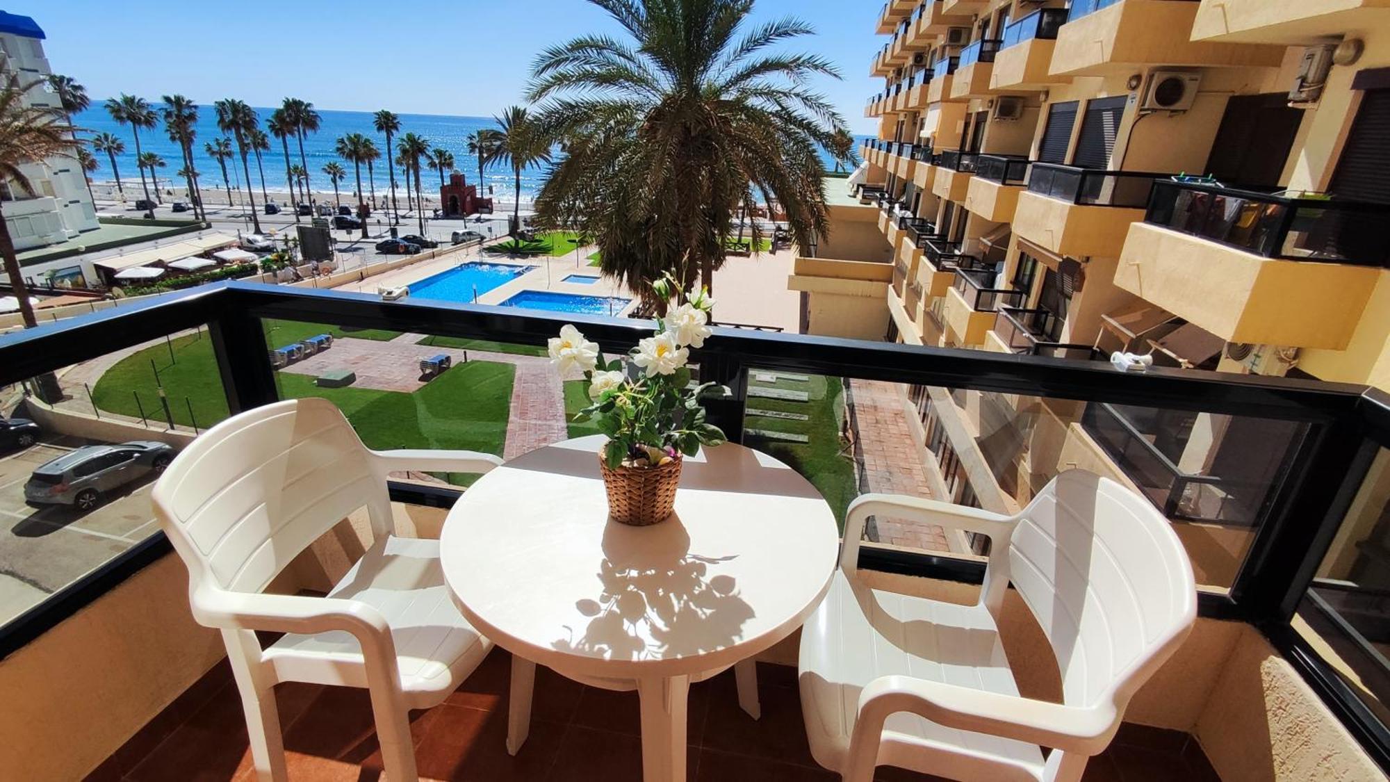 בנאלמדנה Aloha Playa Apartment With Ocean Views And Pools מראה חיצוני תמונה